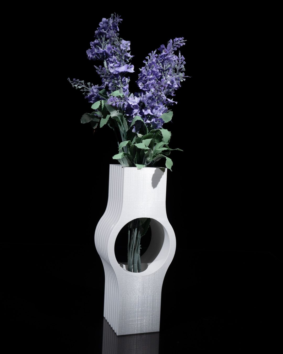 Veloura Maison Skulpturale Vase: Moderne minimalistische Wohnkultur