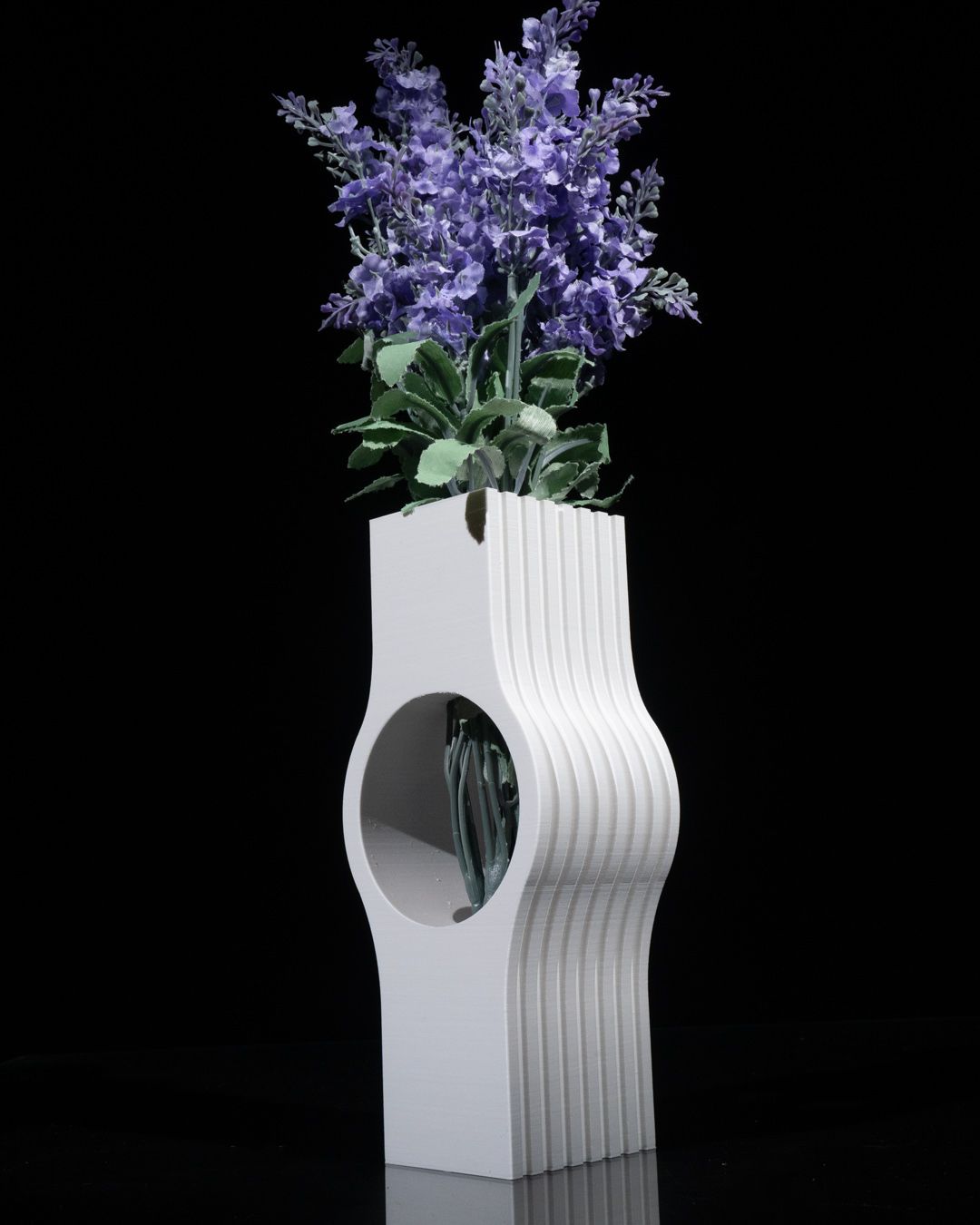 Veloura Maison Skulpturale Vase: Moderne minimalistische Wohnkultur