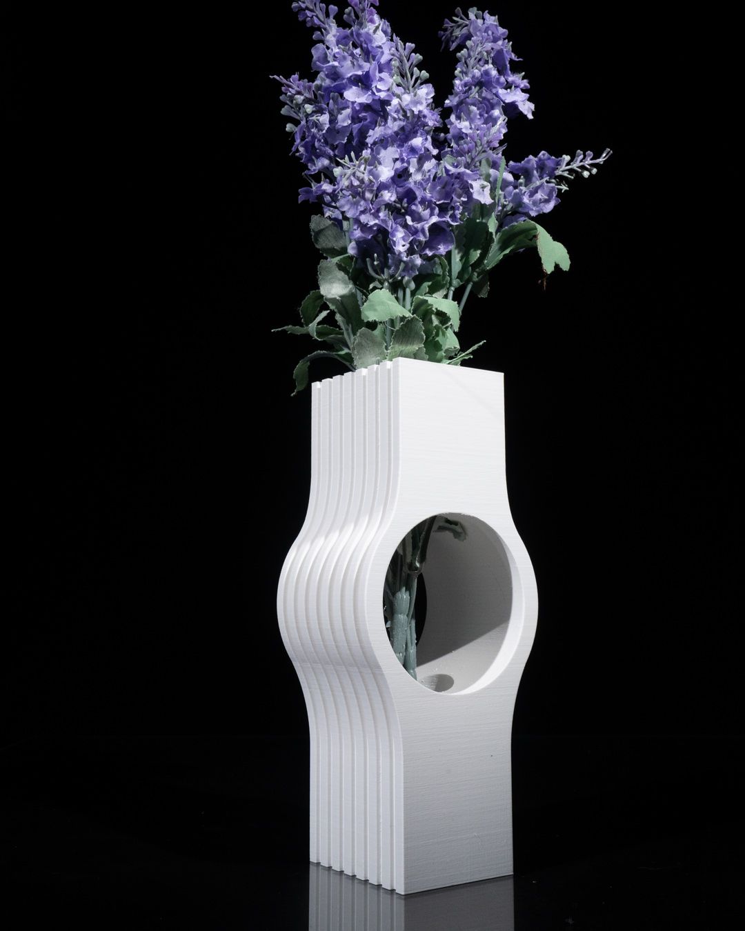 Veloura Maison Skulpturale Vase: Moderne minimalistische Wohnkultur