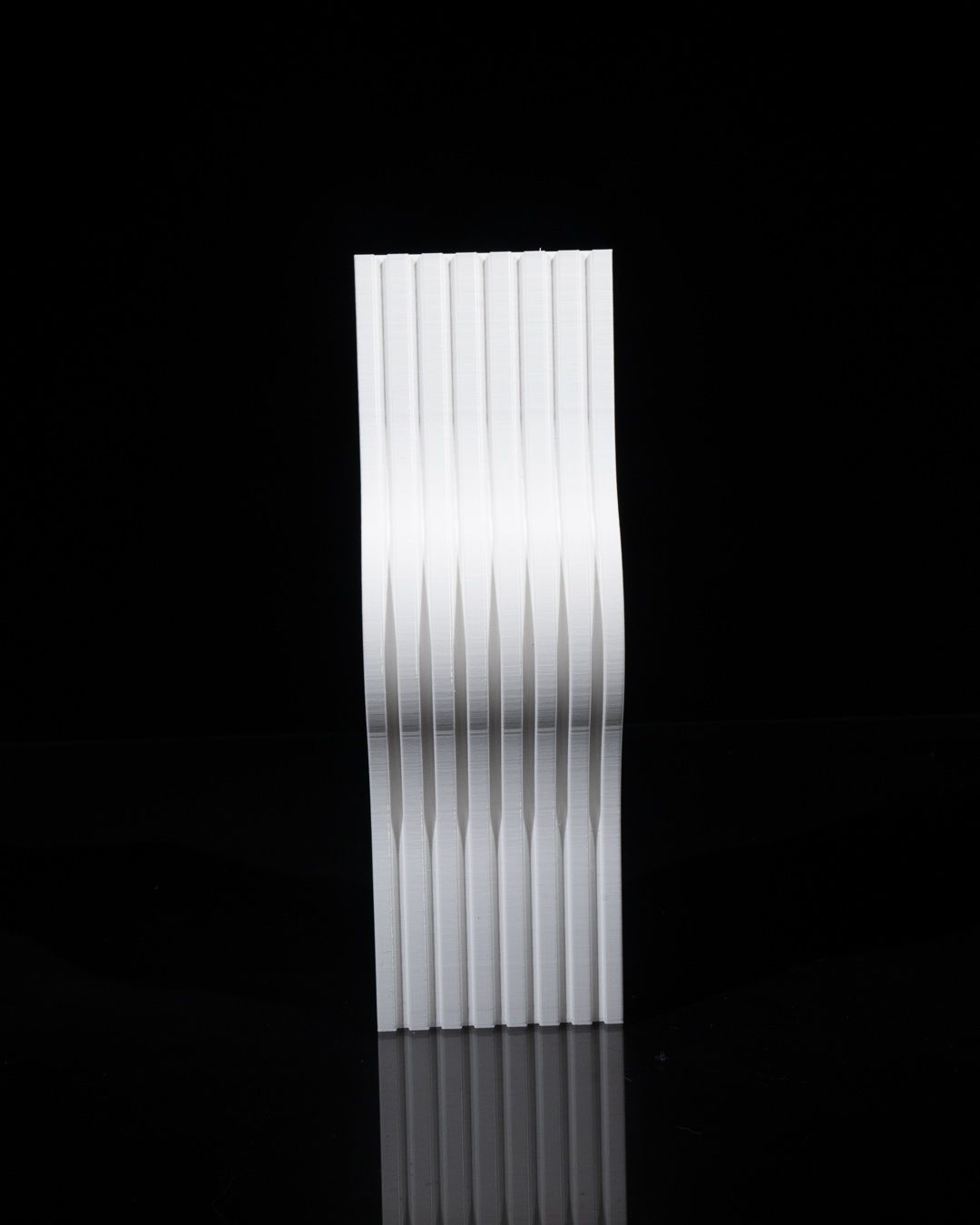 Veloura Maison Skulpturale Vase: Moderne minimalistische Wohnkultur
