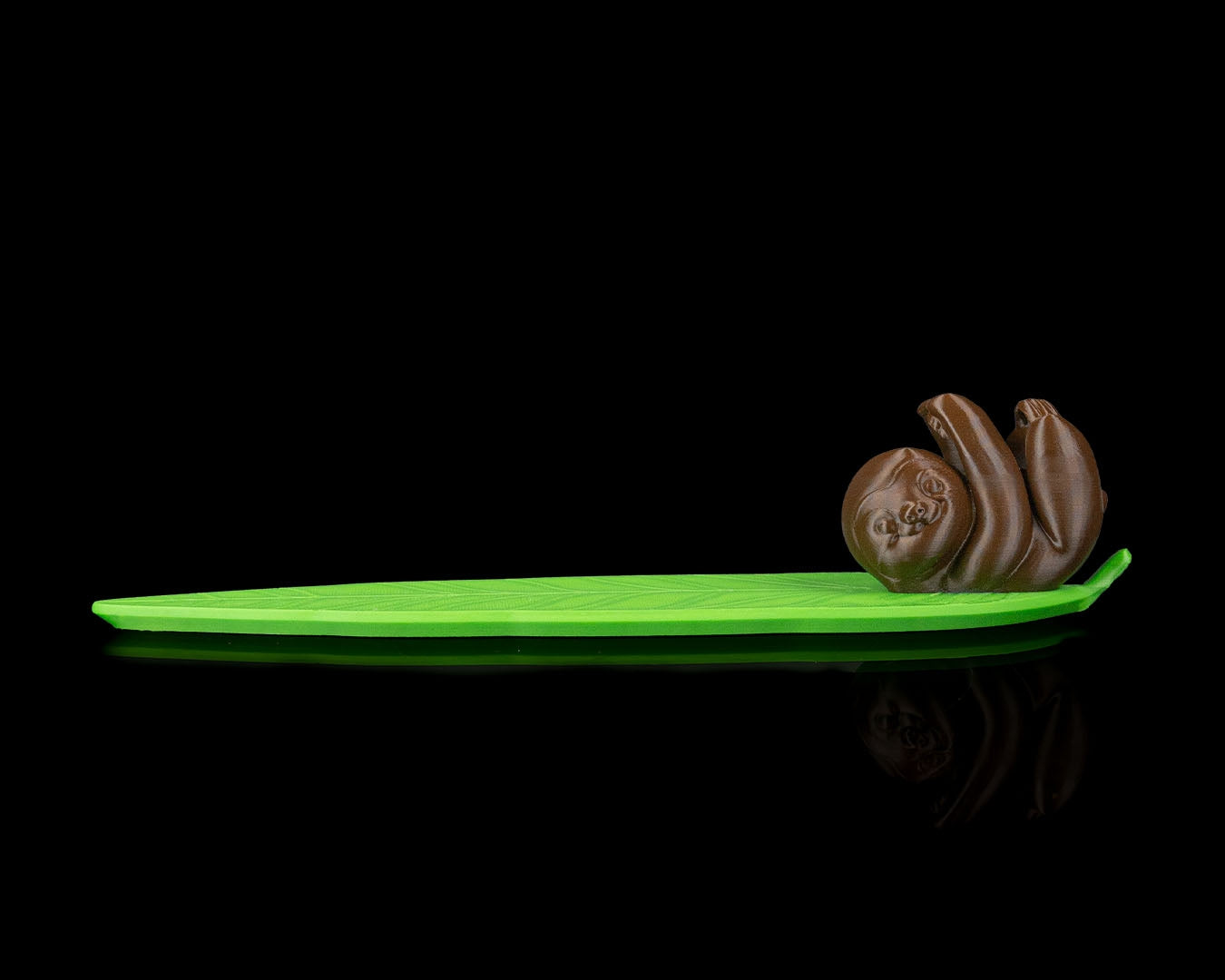 Cute Sloth on Leaf Incense Holder – 3D Printed Ash Catcher Decor
